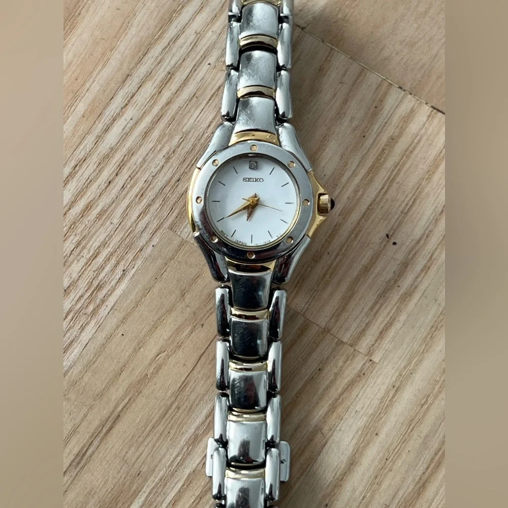 Seiko Vintage Luxury Ladies Diamond Watch Two-Tone Bracelet White Dial